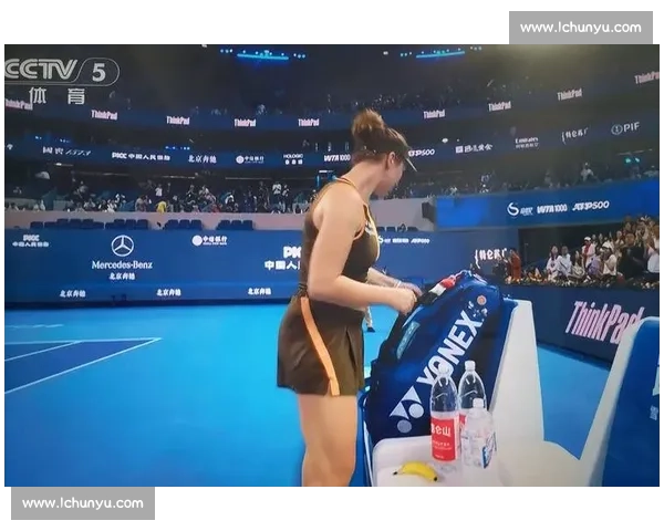 郑钦文决胜盘遭逆转！6-4 扳平仍难敌辛纳科娃